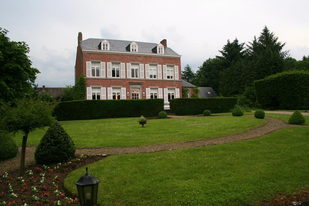 Villa La Regie De Franc-Waret Exterior foto